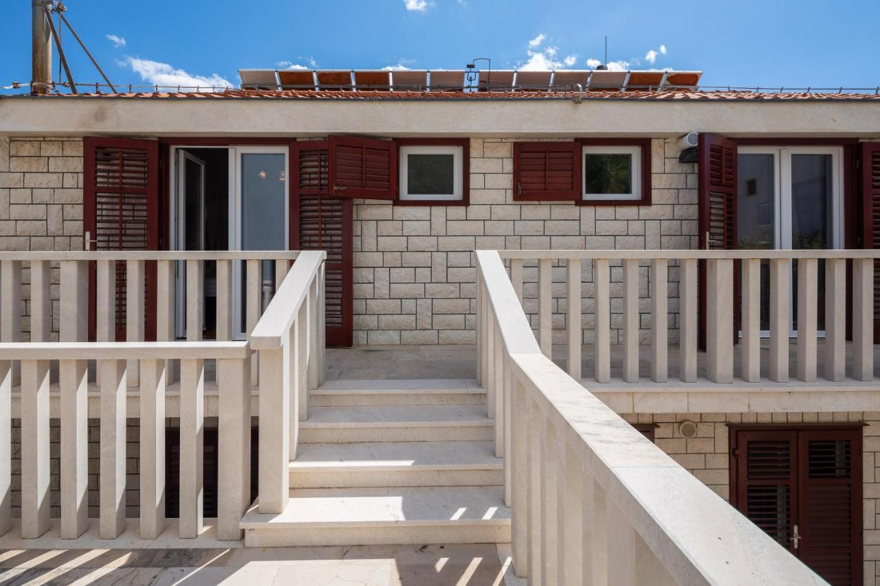 Beachfront Xxl - 2 Apartments Together - Lokva Rogoznica Exterior photo